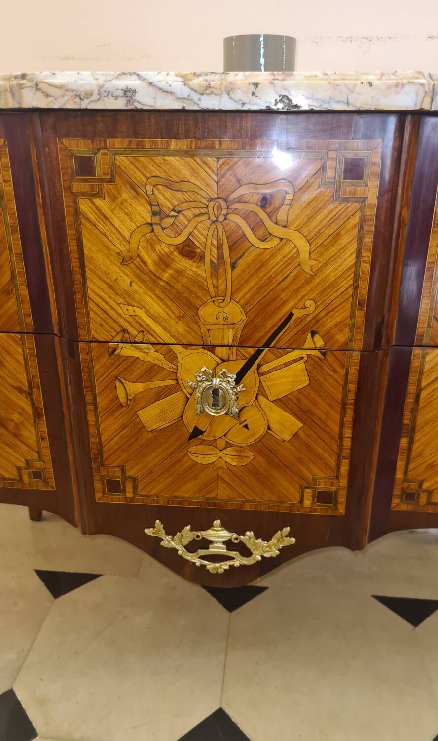 Transition period chest of drawers