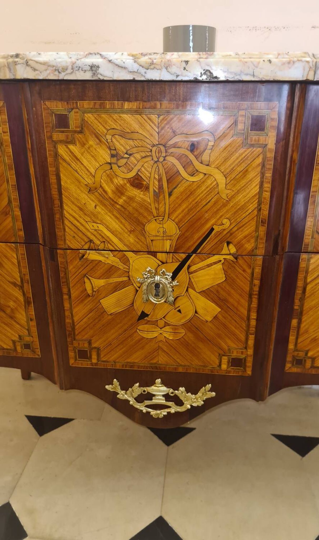 Transition period chest of drawers