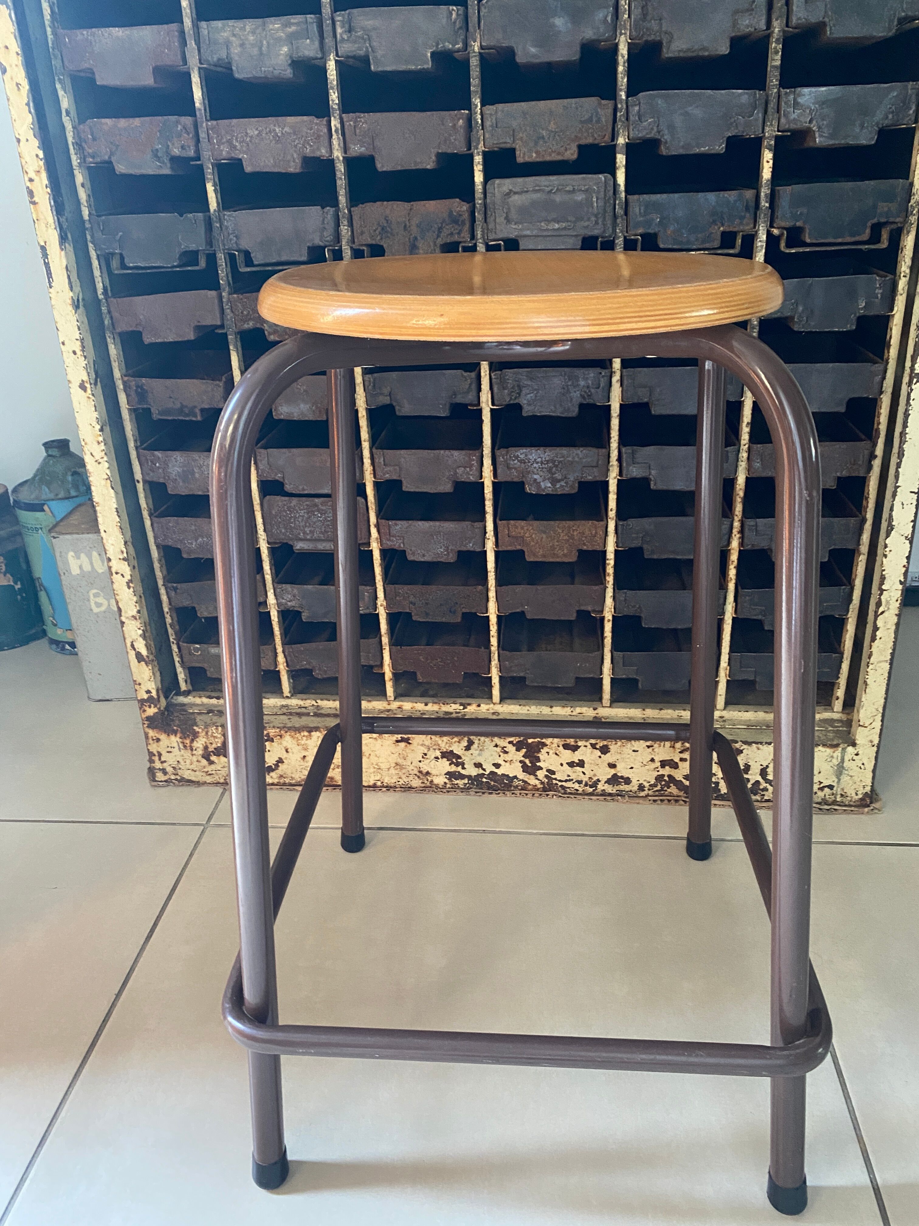Tabouret haut d'atelier