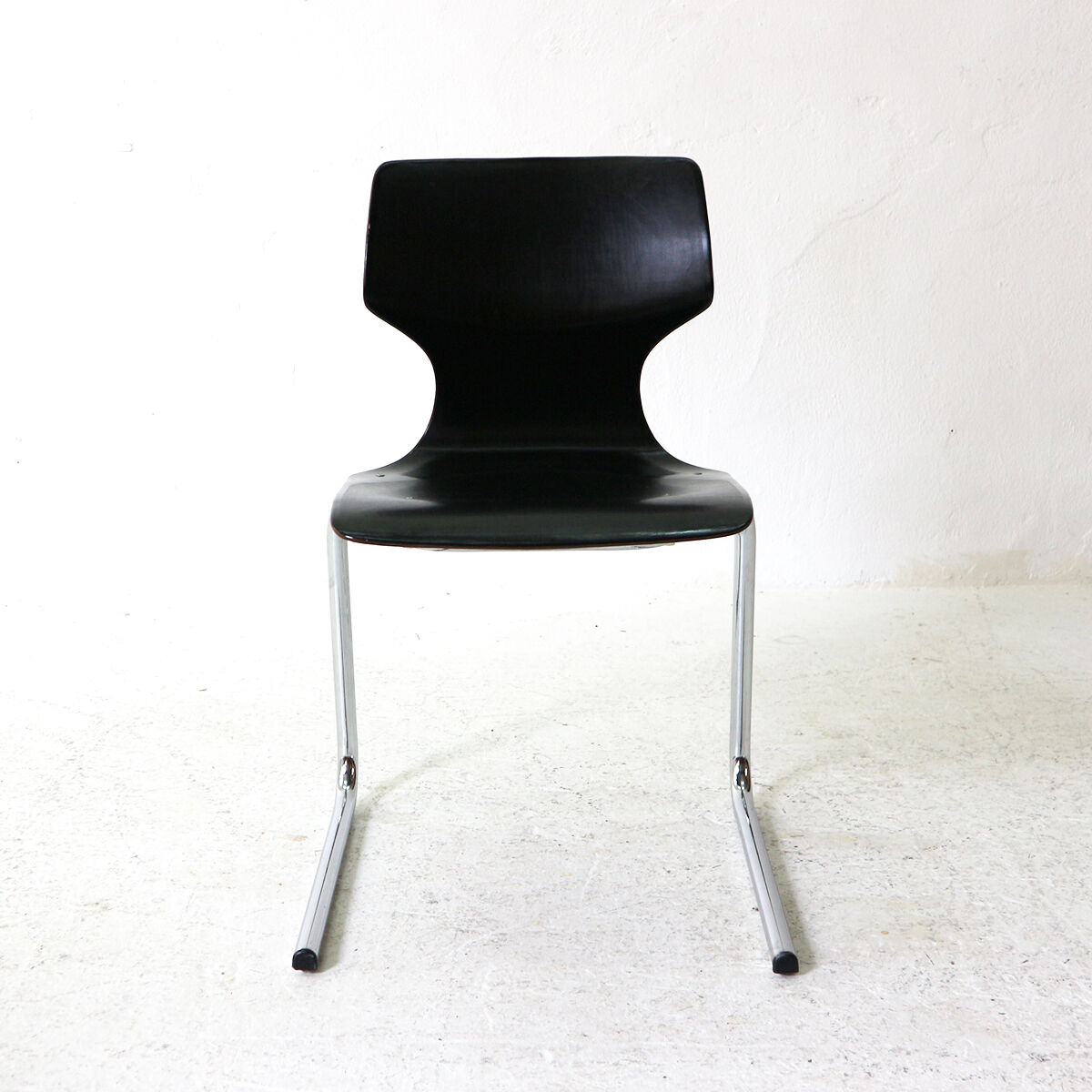 Pair of '70s Cantilever Pagholz Chairs