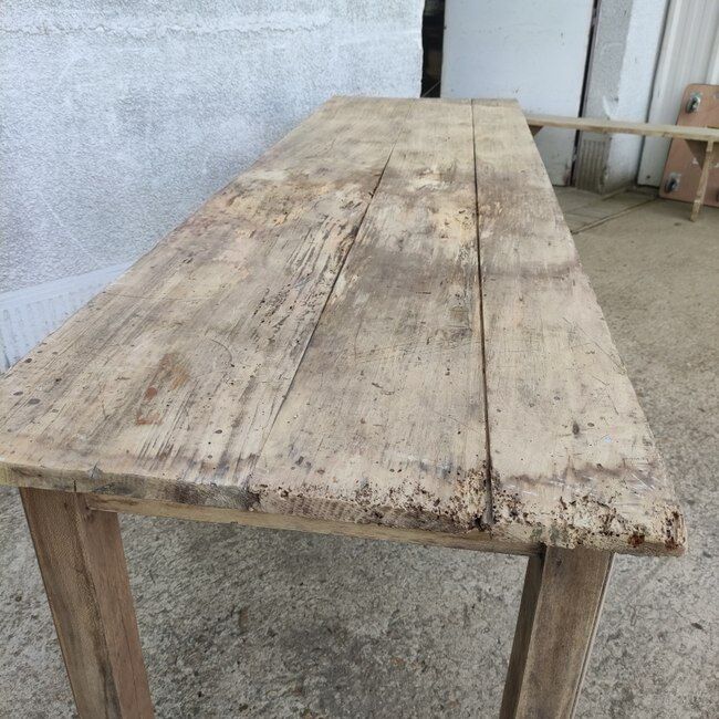 Table de ferme longue et étroite