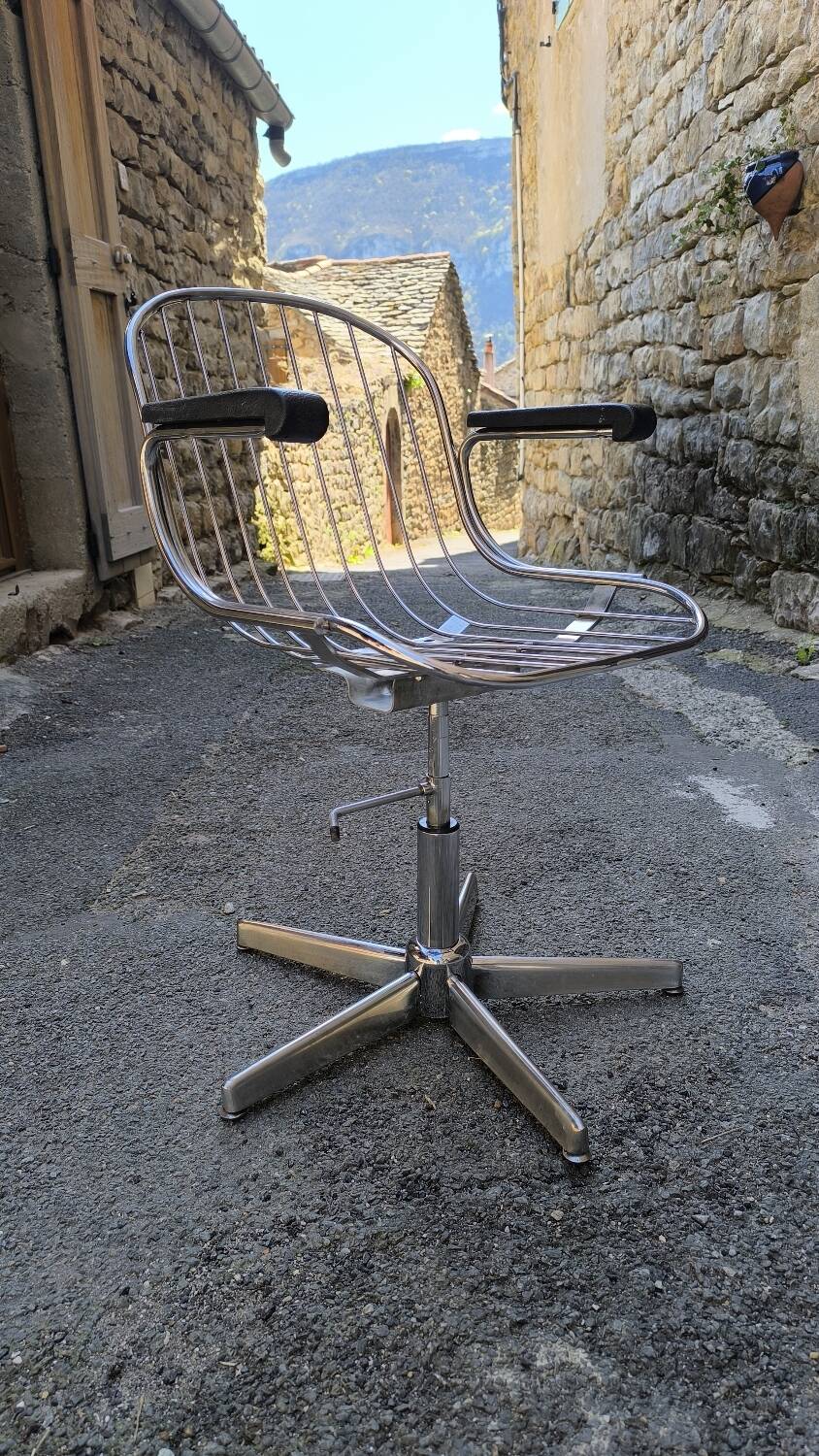 Fauteuil en métal chromé