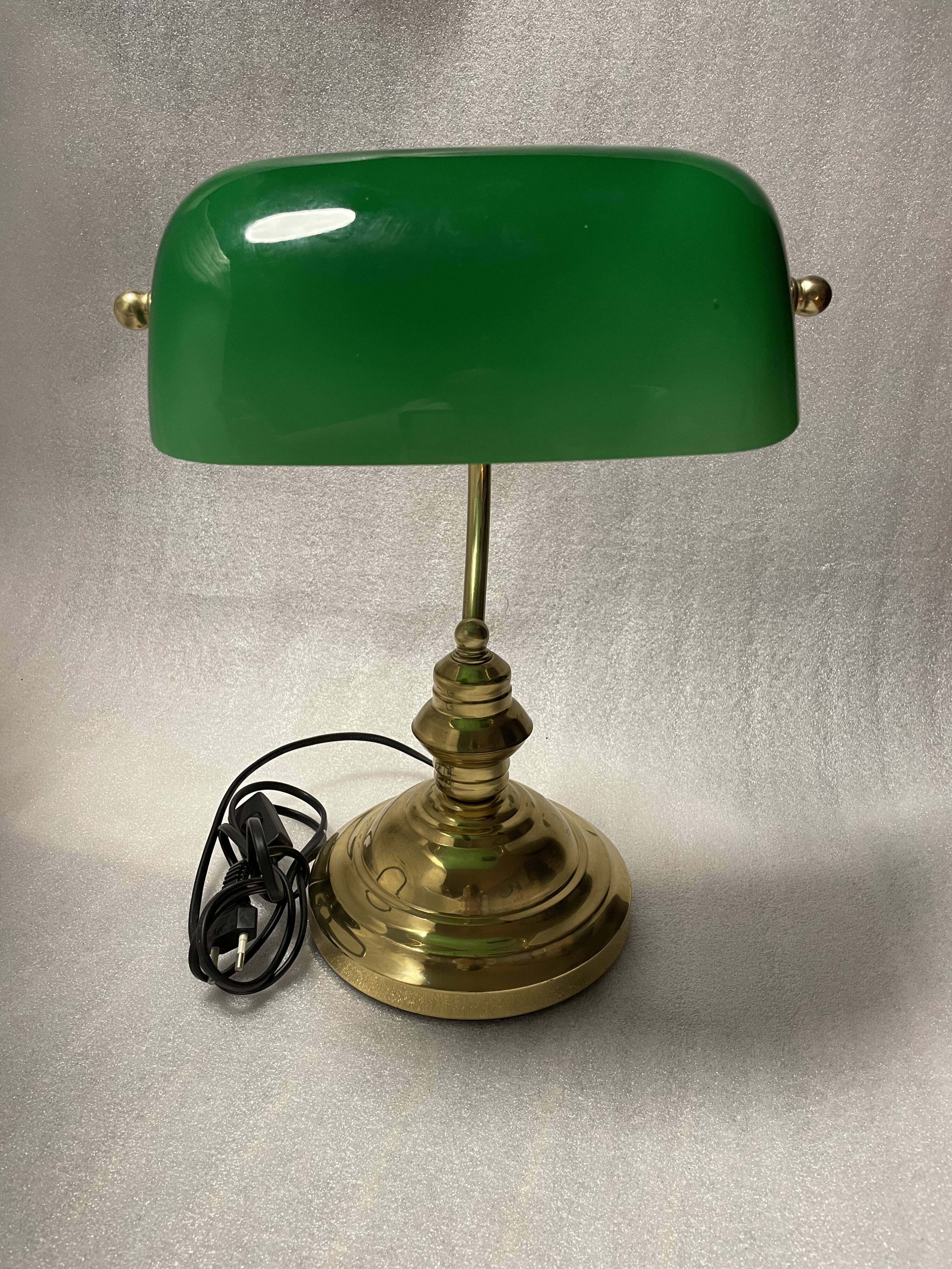 Steel avocado lamp