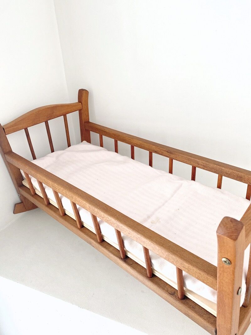 Dejou rocking doll bed