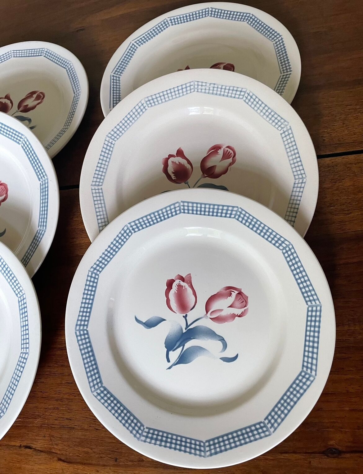 Flat plates Digoin tulips