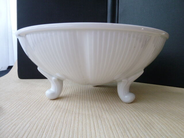 Tripod fruit drainer in Pillivuyt porcelain