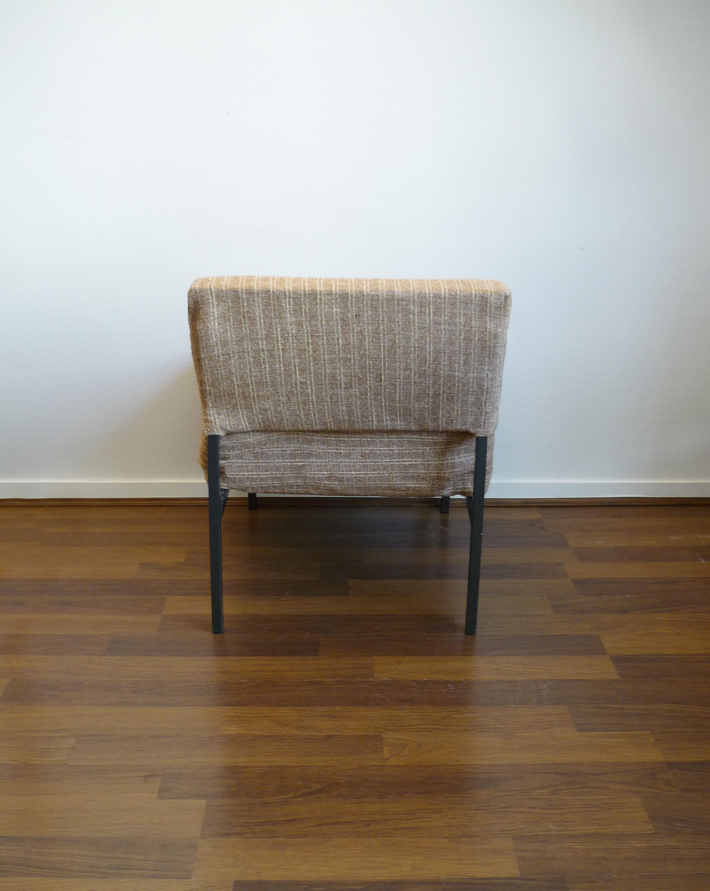 Nice vintage 1960s low chair
