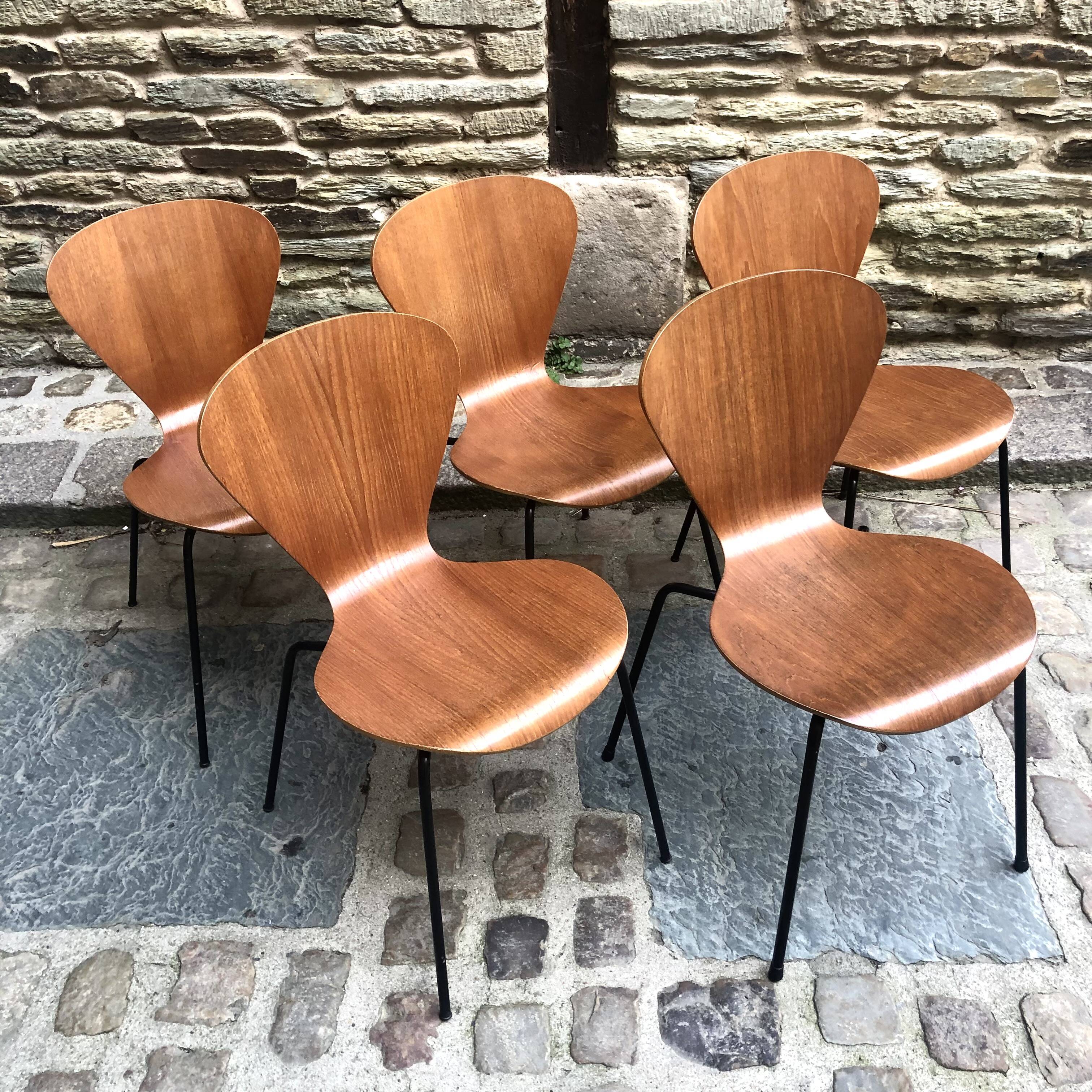 5 Arne Jacobsen chairs