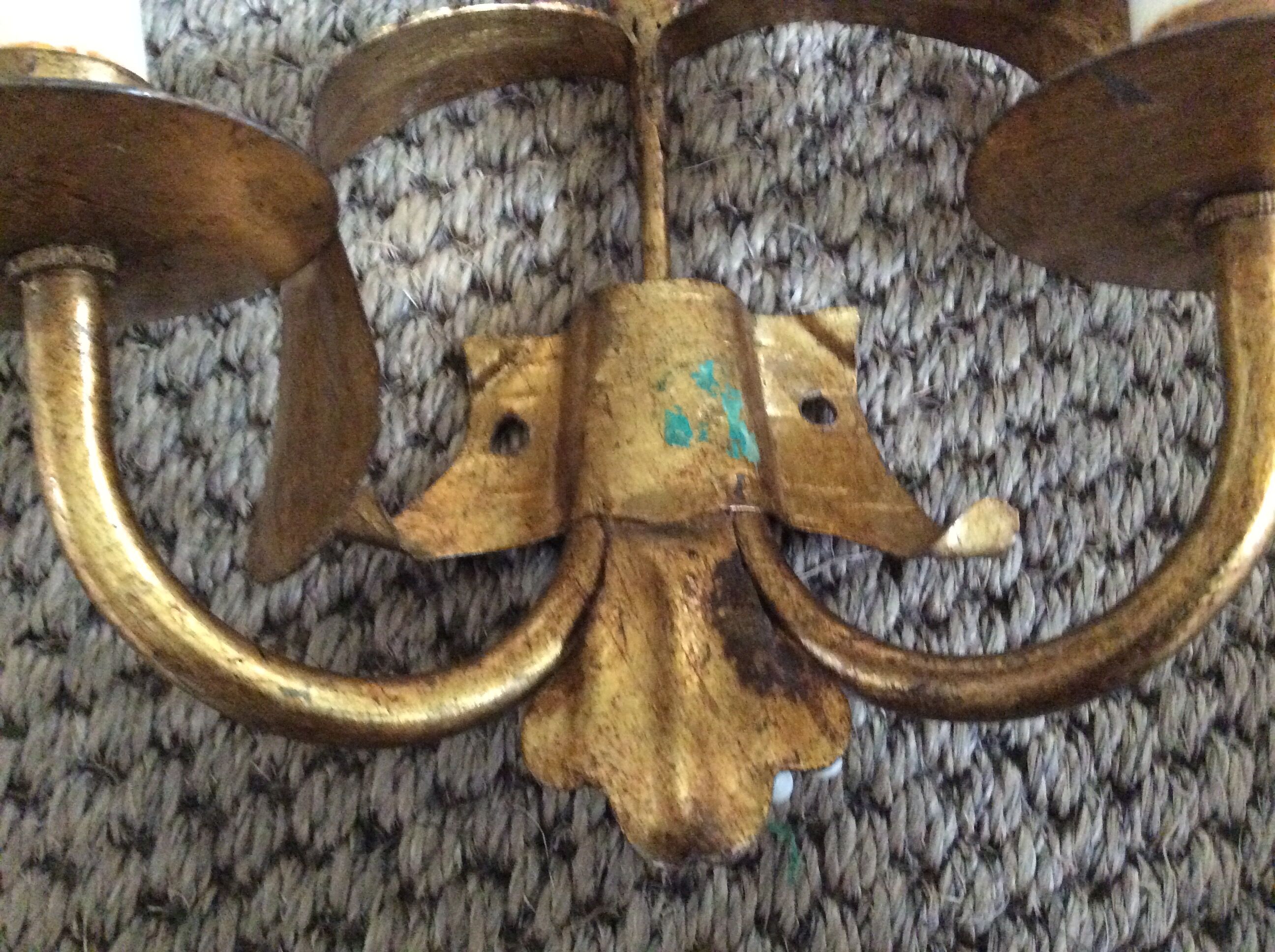 Wall lamp in gold metal