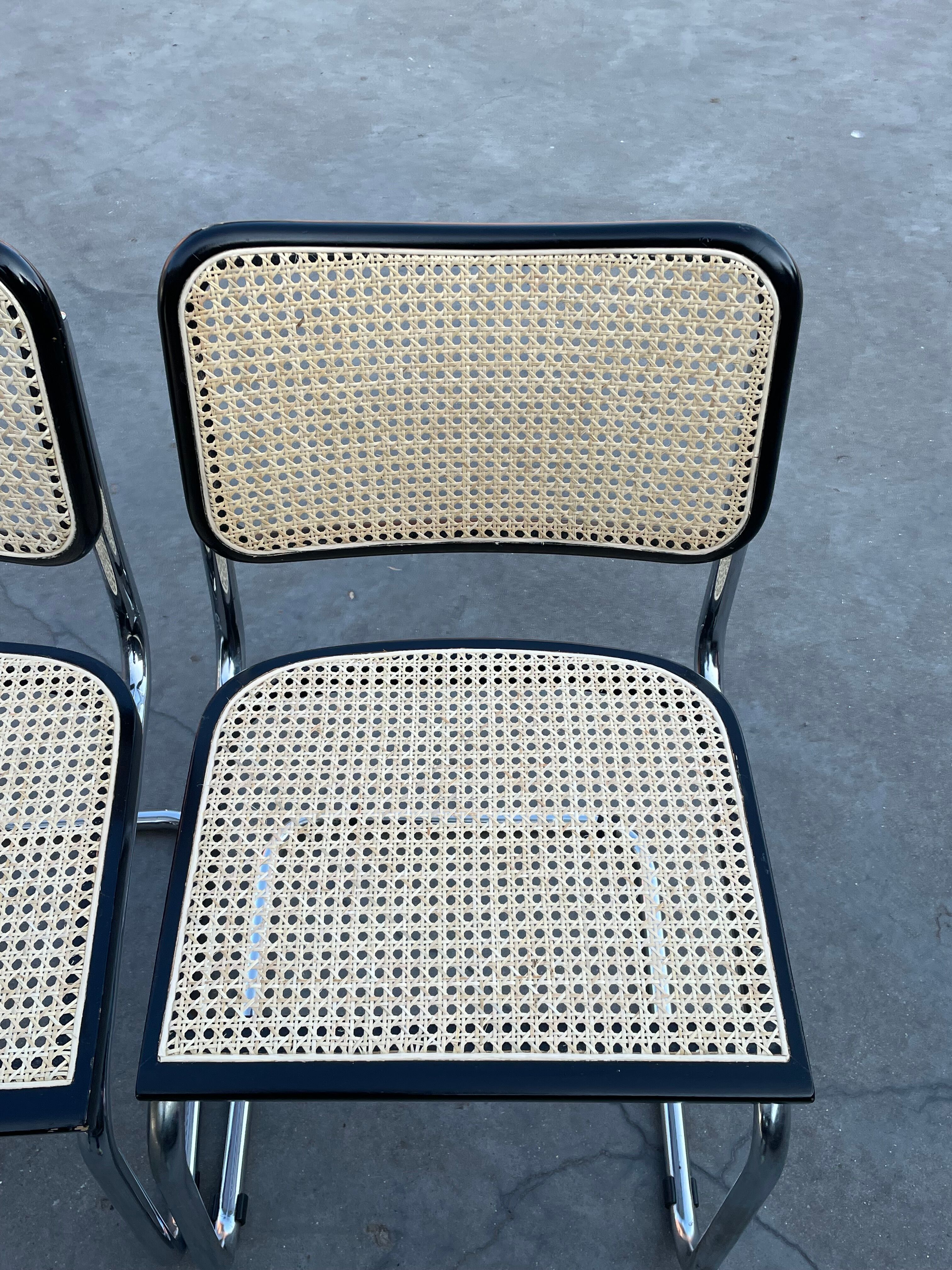 Ensemble de 4 chaises vintage modèle Cesca B32 en noir et chrome