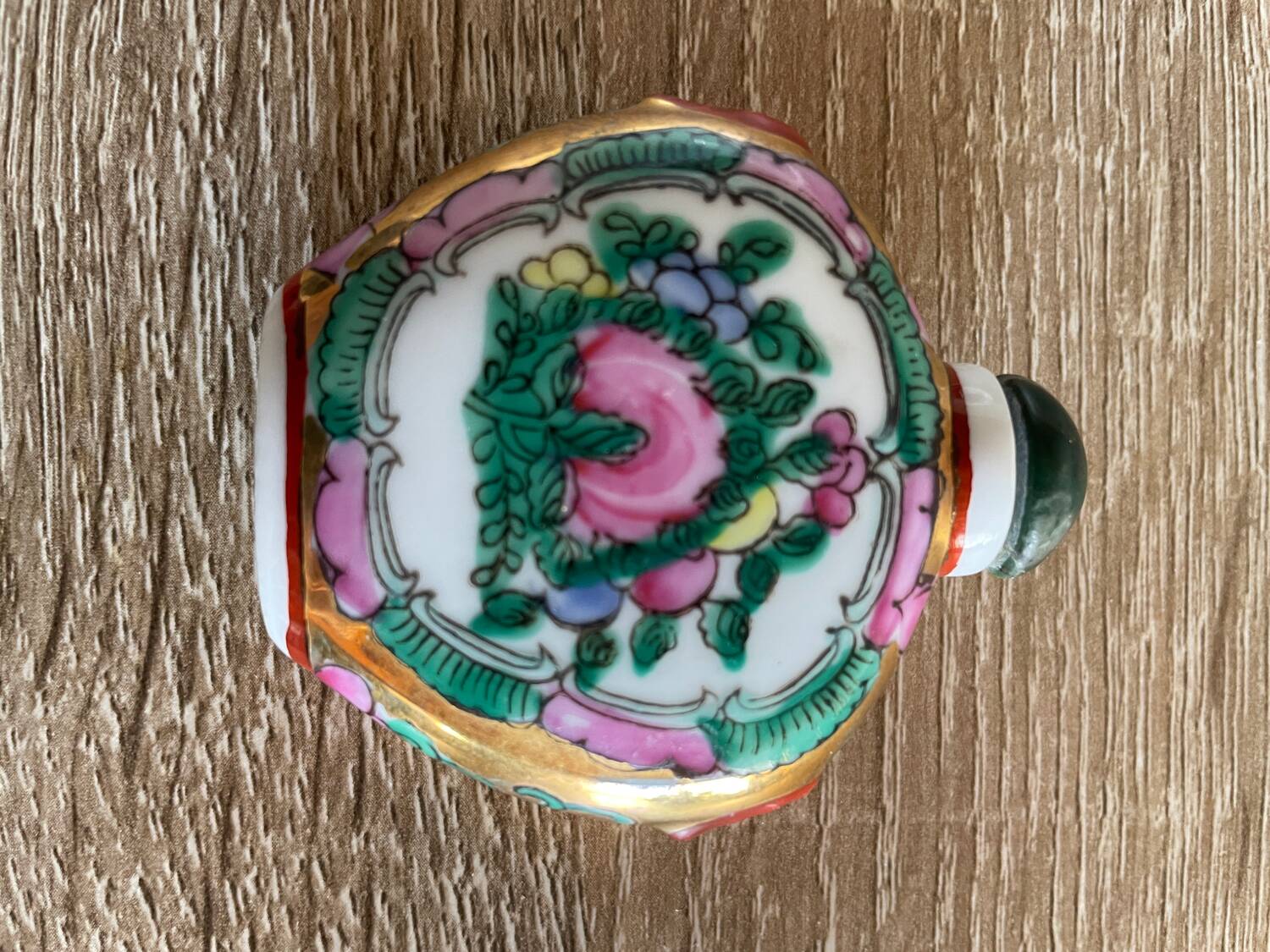 Small bottle for tobacco