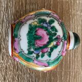 Small bottle for tobacco