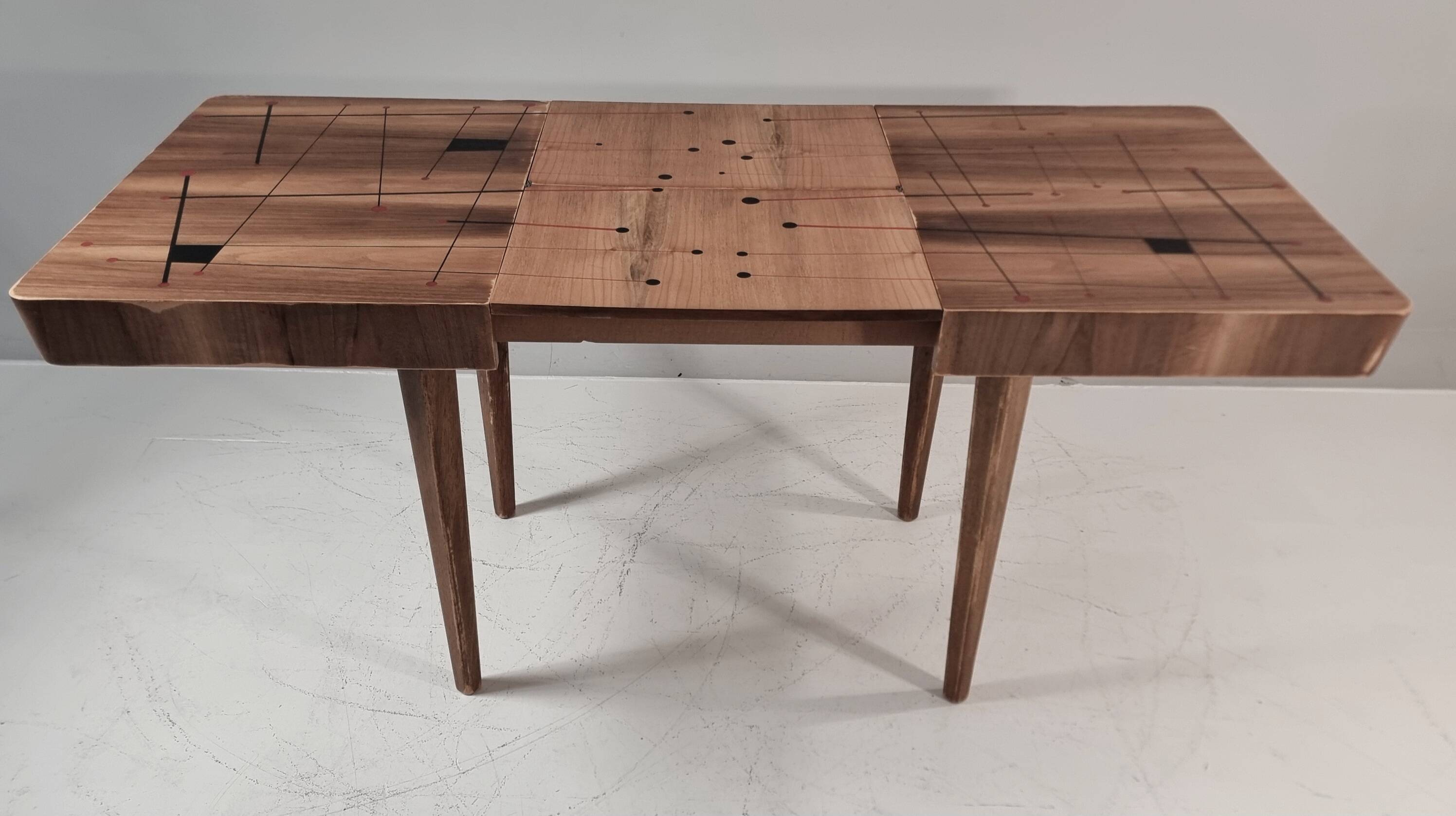 Vintage dining table in walnut, 1970s