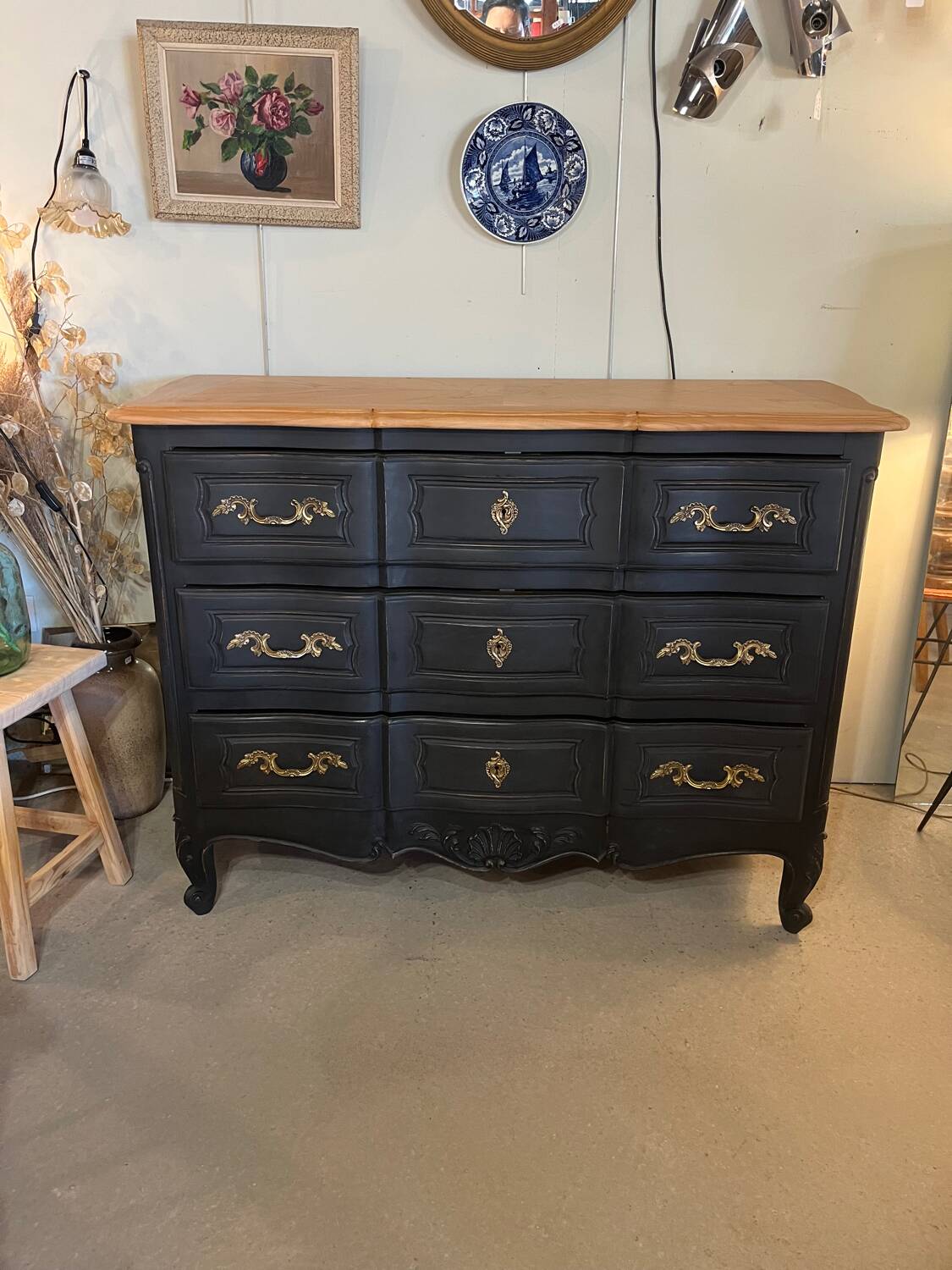 Black and wood chest of drawers