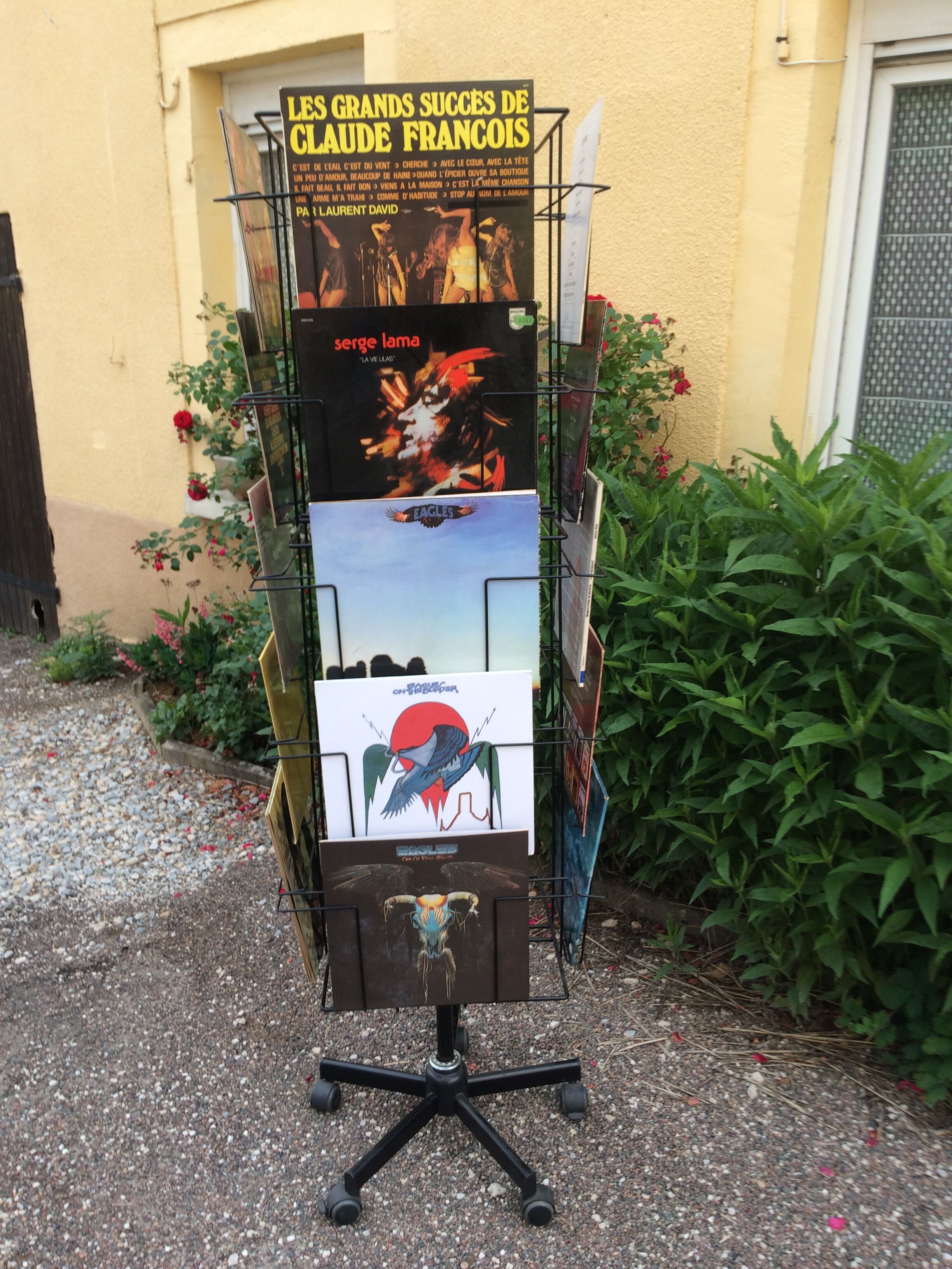 Presentation turnstile vinyl discs