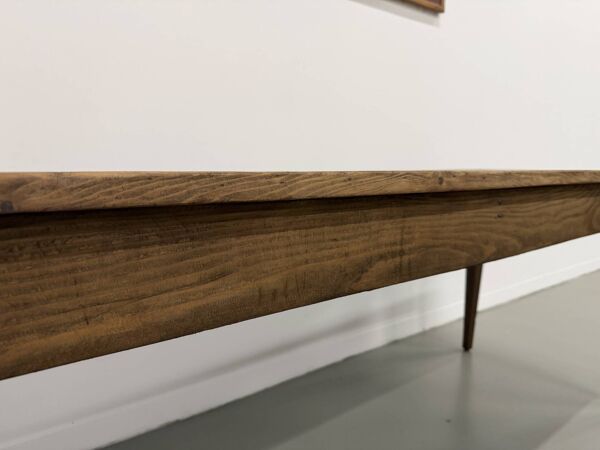 Table de ferme aux pieds fuseaux, années 50