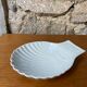 Shell-shaped porcelain soap dish