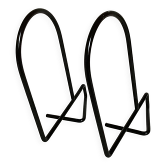 Pair of black metal bookends B
