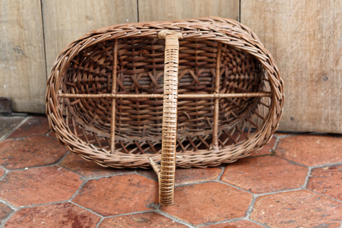 Wicker bottle basket