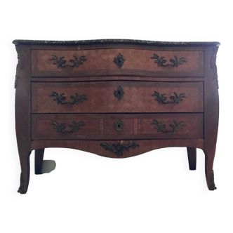 Belle commode galbée style Louis XV