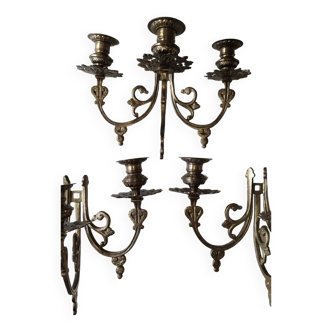Lot 3 old wall lights with 3 lights. baroque/rocaille style, in bronze with golden patina
