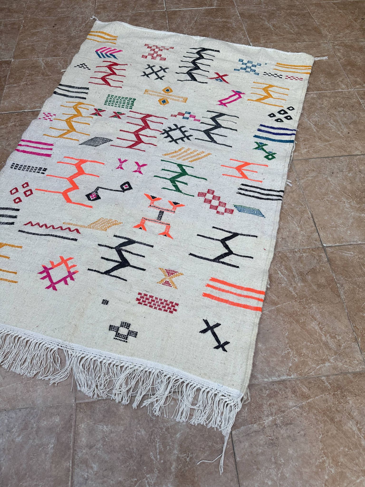Tapis berbère marocain en laine tissée à la main