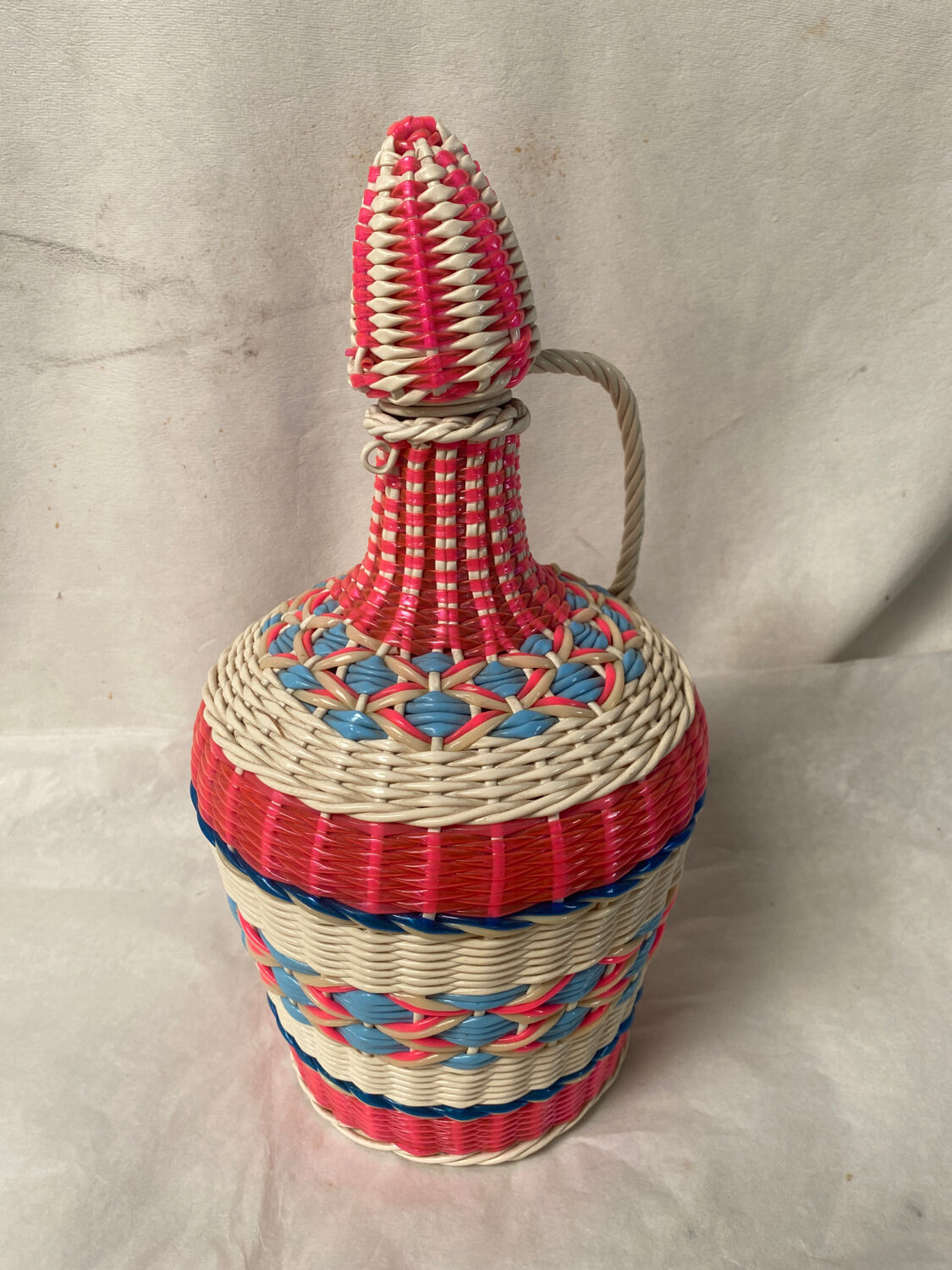 Vintage scoubidou carafe