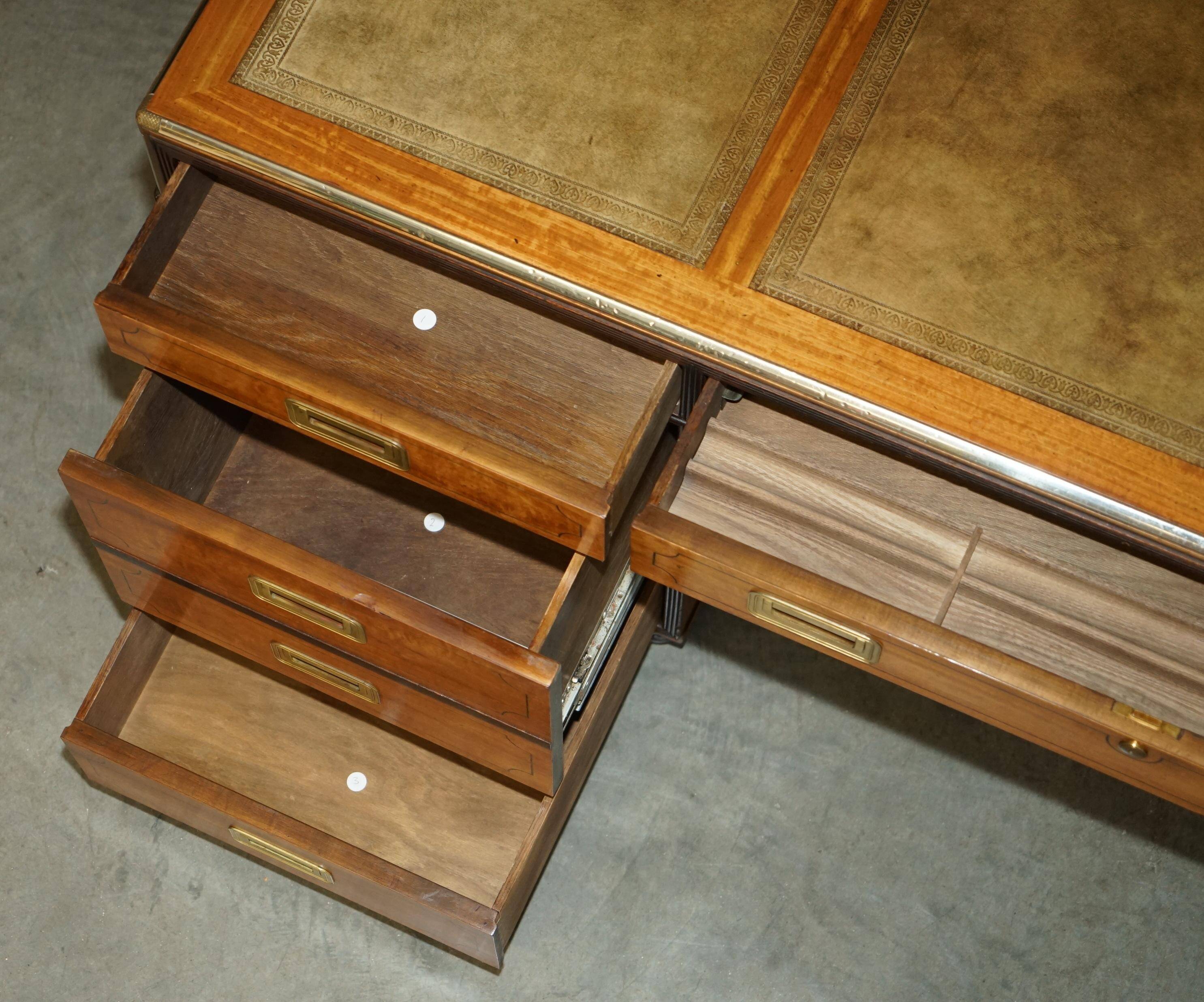 Partner desk with extra large double-sided base