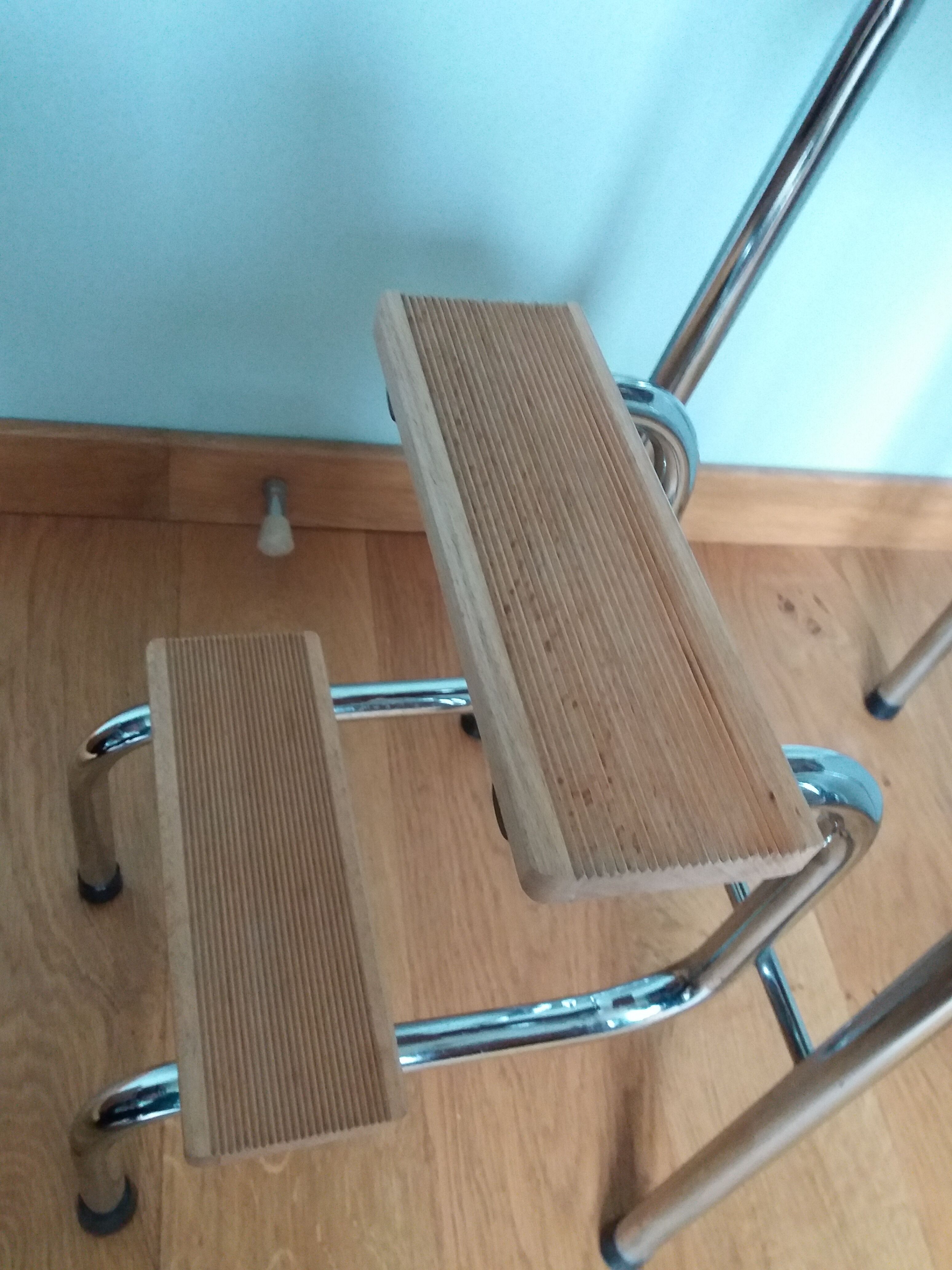 Walking step ladder stool