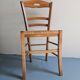 Chaises en bois robuste 
