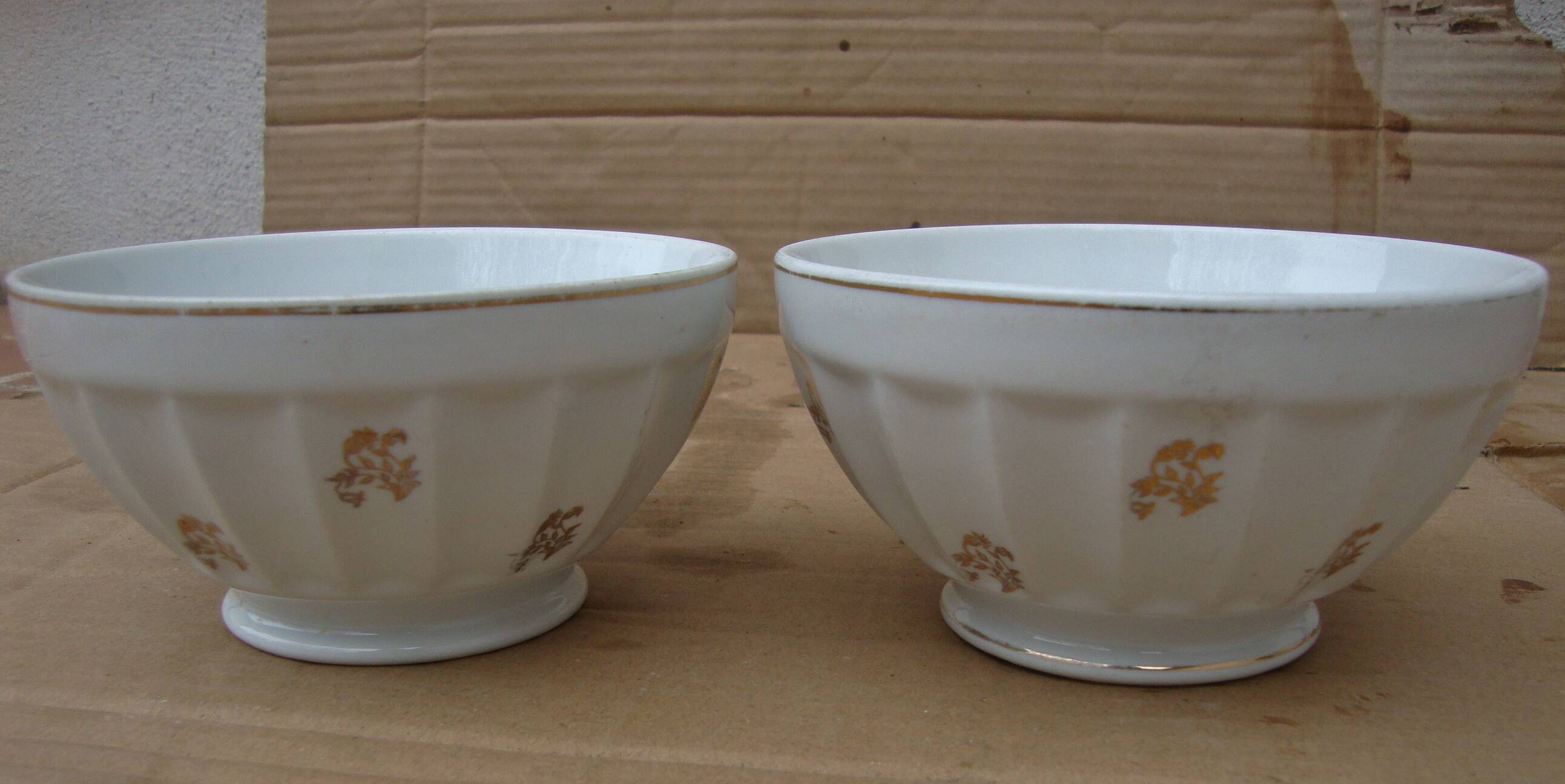 Set of 2 old ribbed white Longchamp porcelain bowls with gold decoration