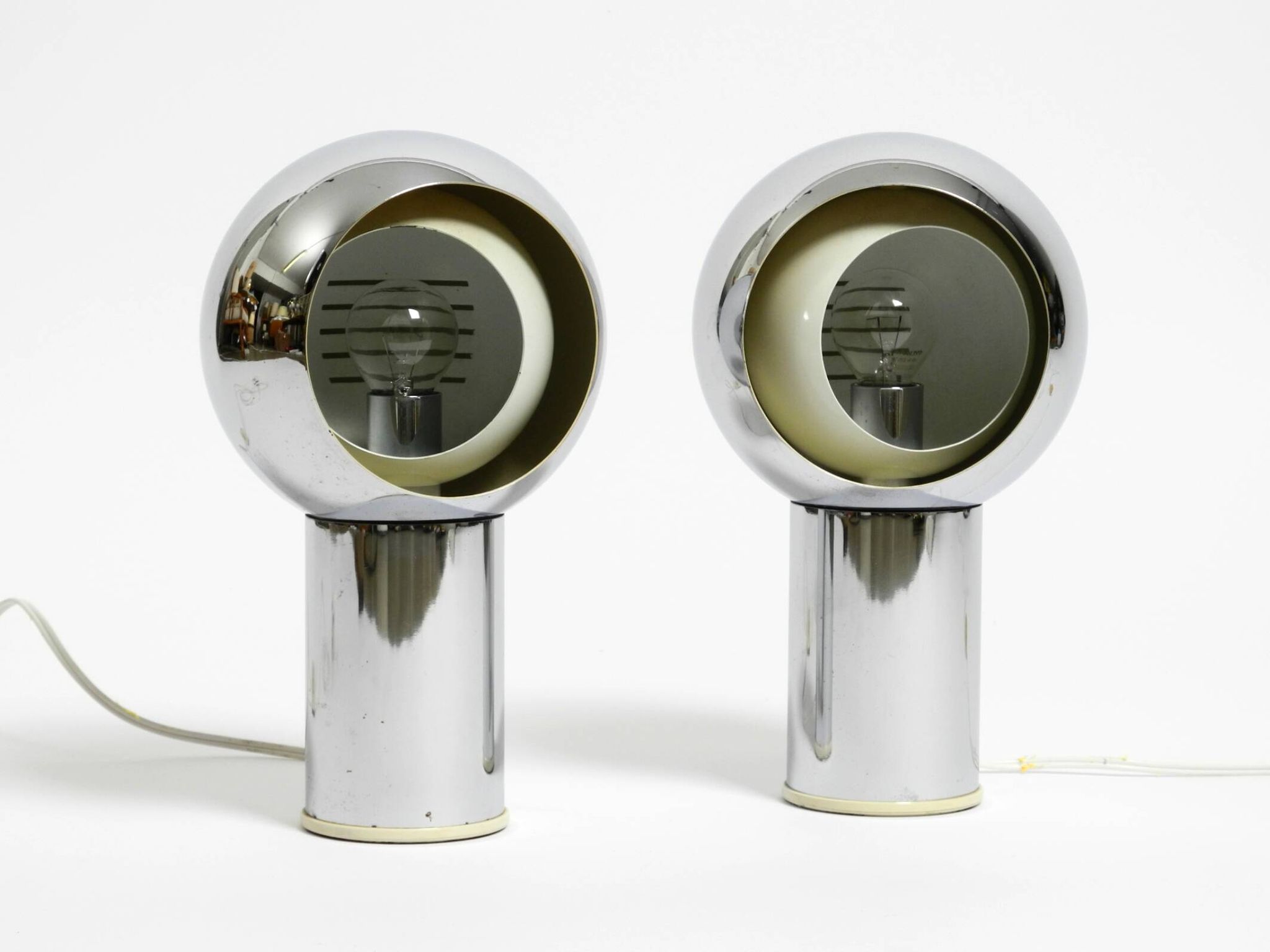 Pair of large Mid Century Space Age chrome table lamps - Made in Italy