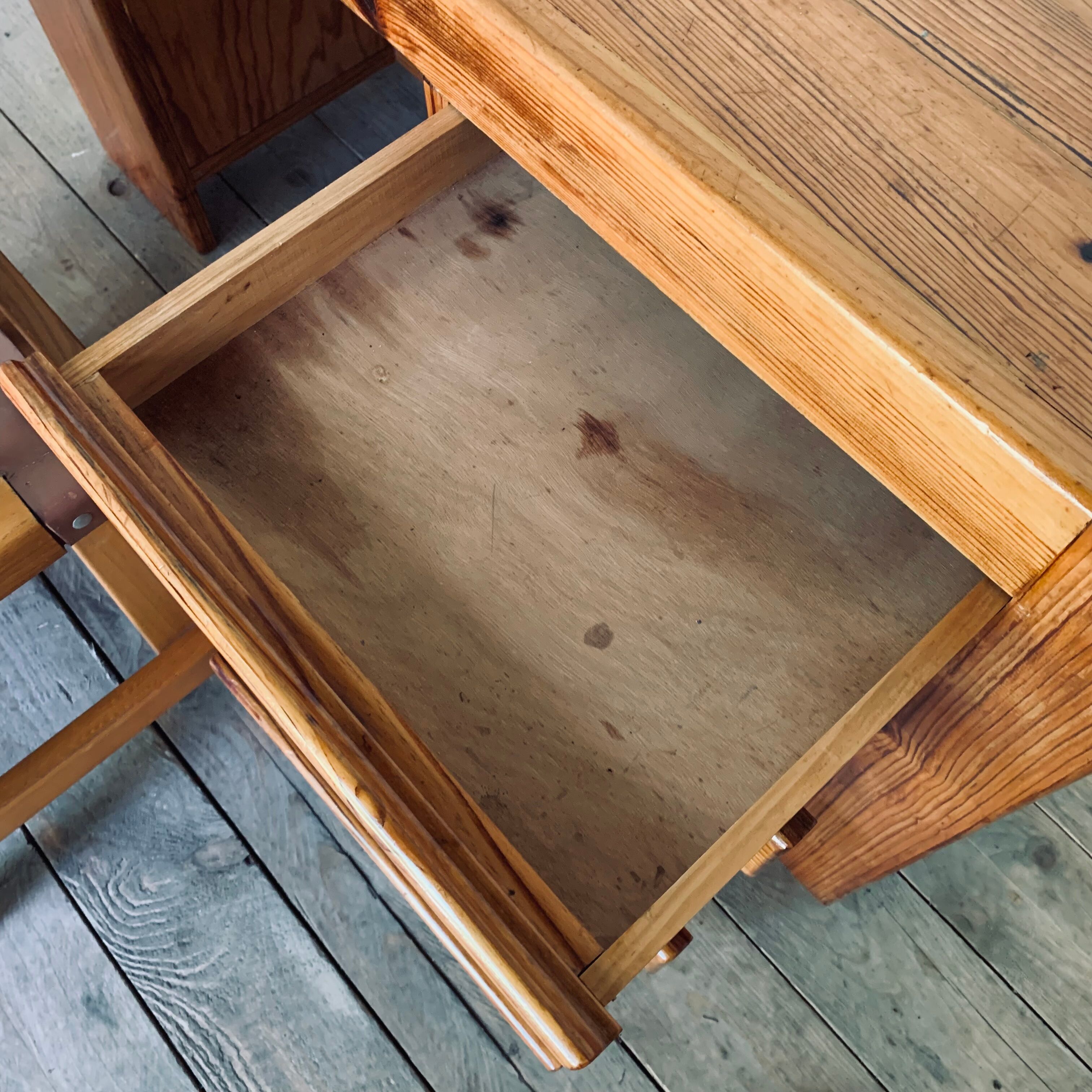 Bureau vintage en pin style maison Regain