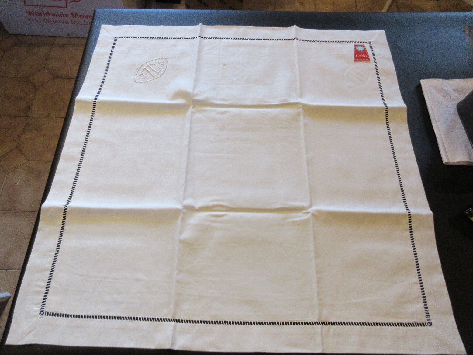 Former pair of new métis AC pillowcases