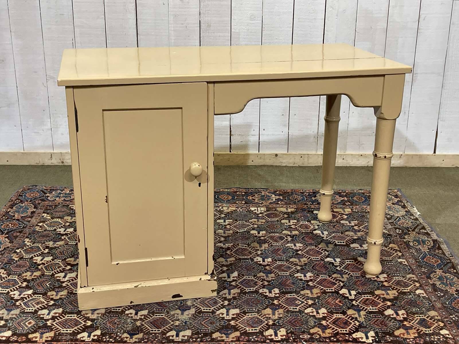 Bureau anglais en chêne et noyer du début XXème