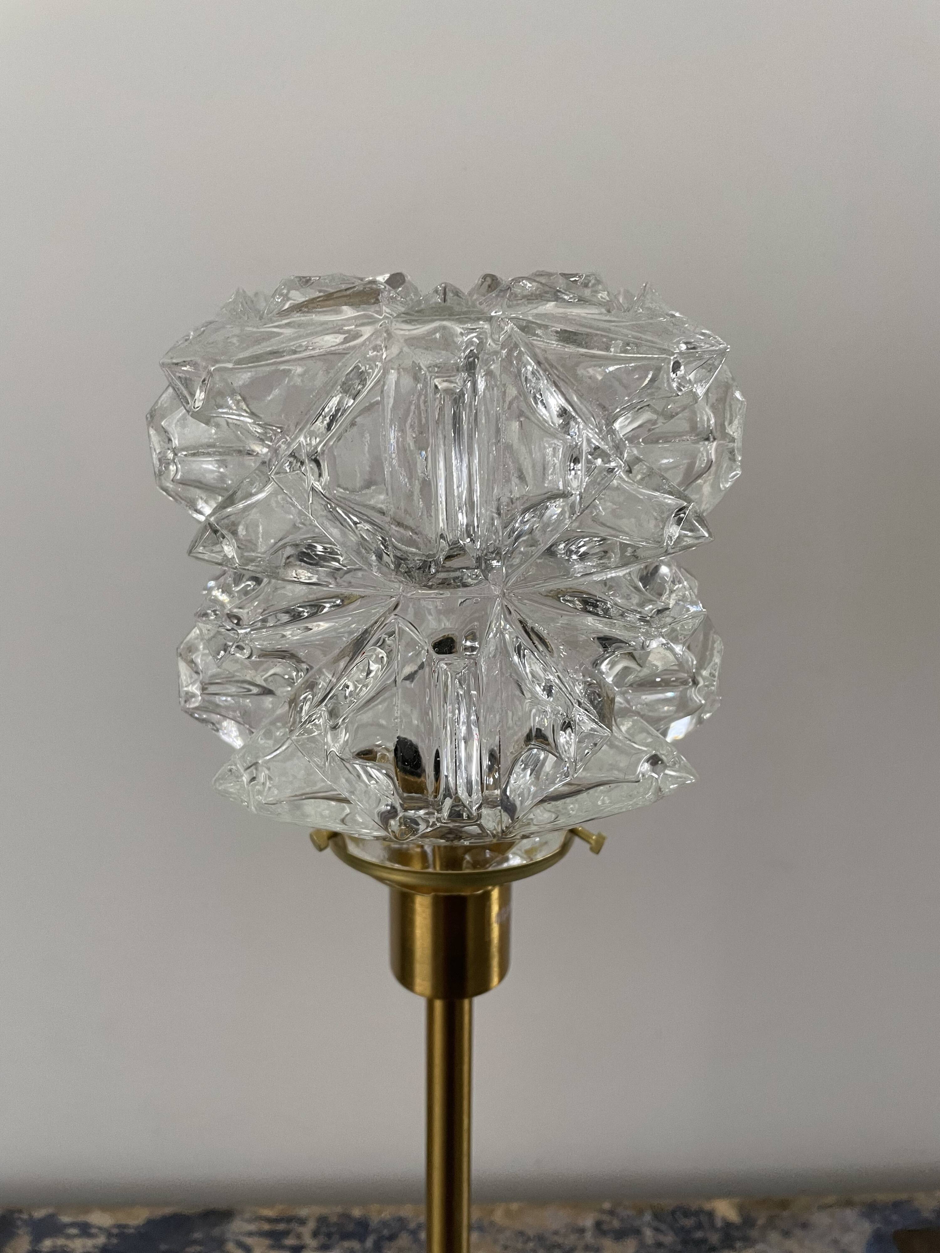 Table lamp globe in chiseled glass