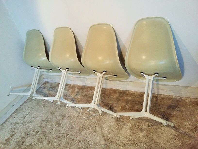 Set of 4 chairs the Fonda - Eames - Herman Miller
