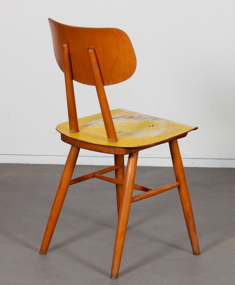 Chaise en bois produite par Ton 1960