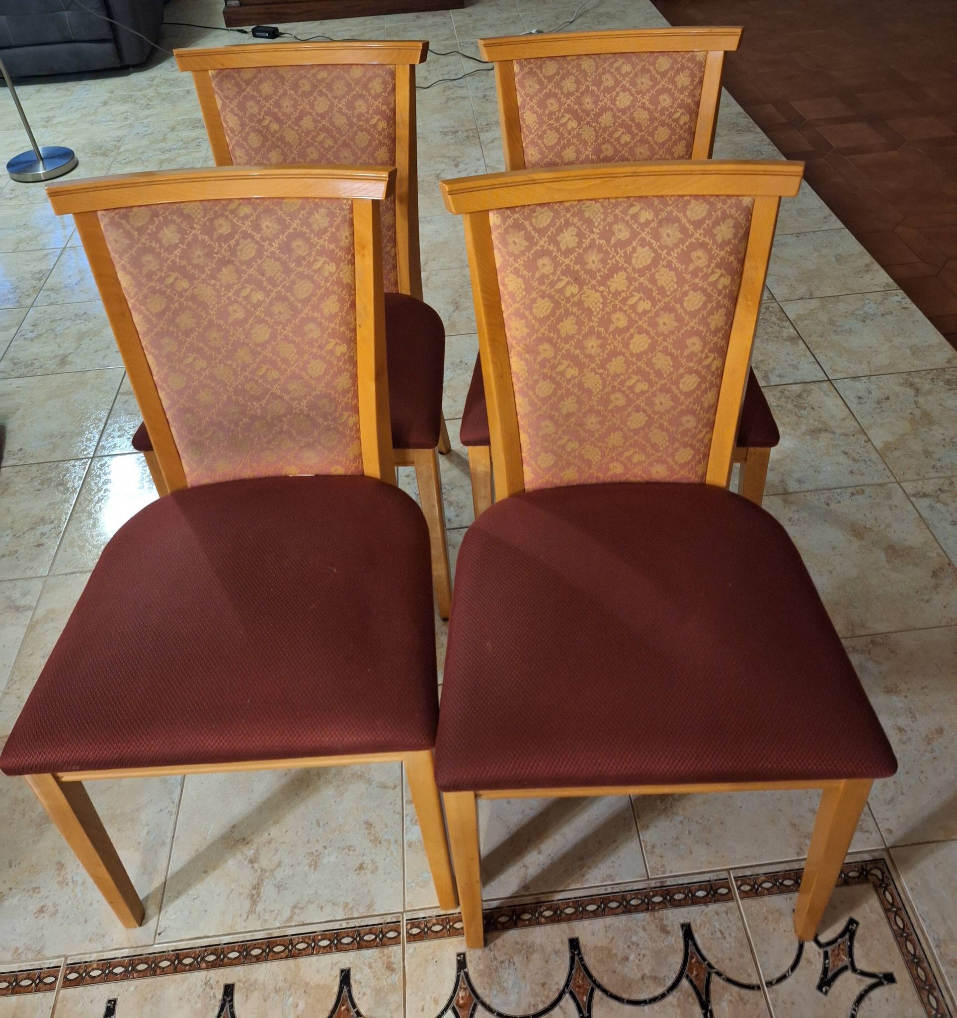 Round table in lemon wood with timeless design
