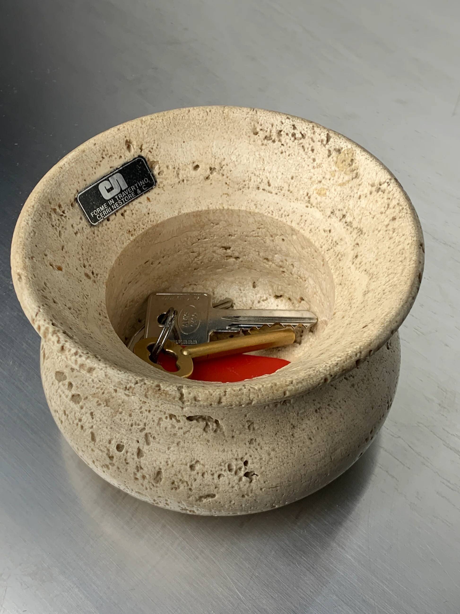 Brutalist bowl by Fratelli Mannelli, travertine, Italy, 1970s