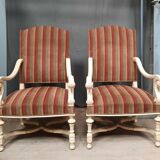 Paire de fauteuils style regence
