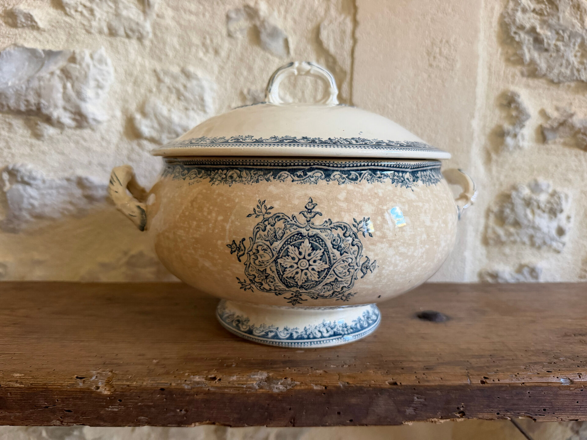 Fruit bowl in Creil and Montereau ironstone, Guirlande model.