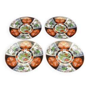 Suite de 4 assiettes