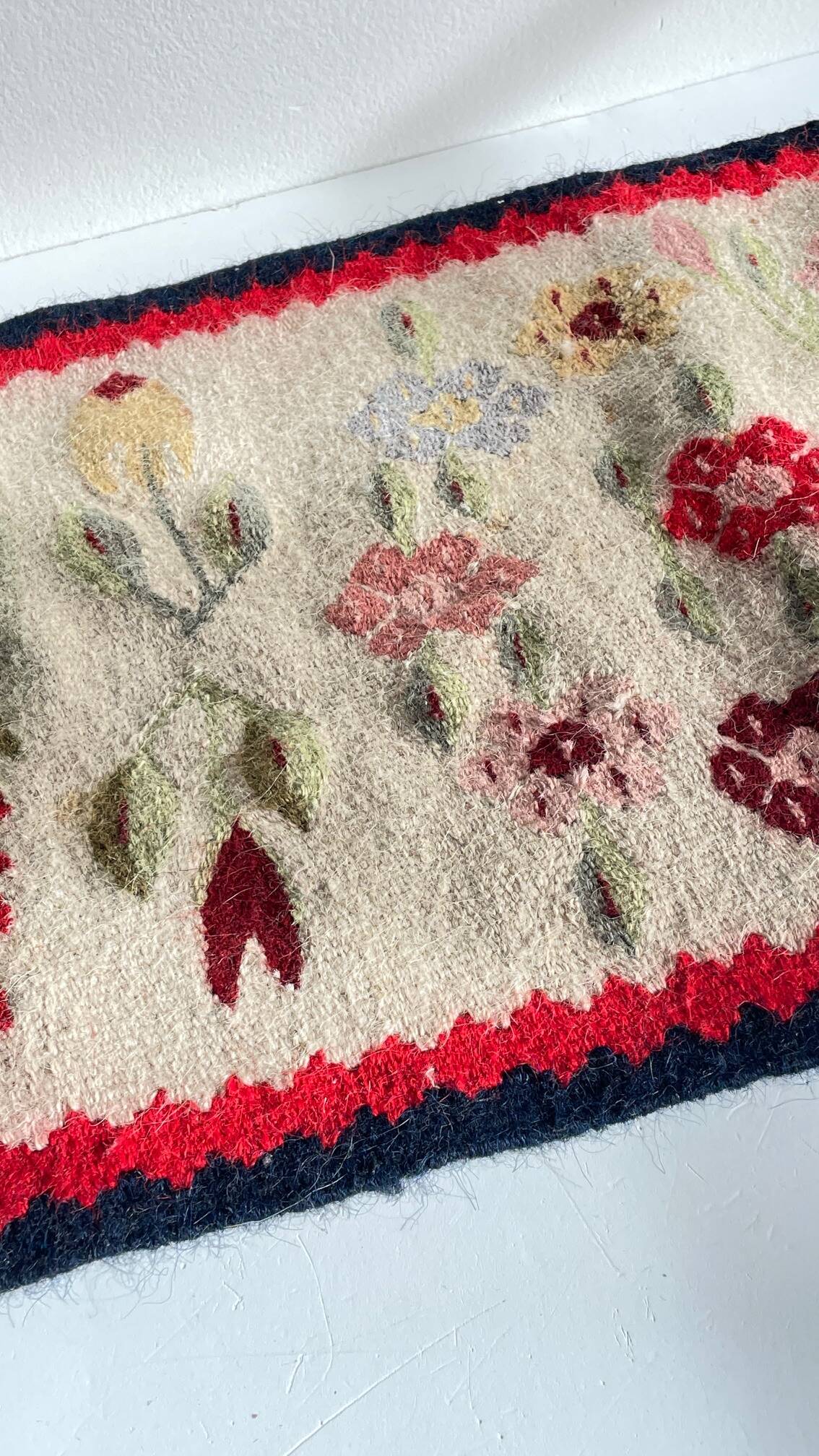 Tapis Rollakan décor de tulipes vintage