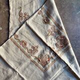 Nappe en chanvre brodé et 12 serviettes de table