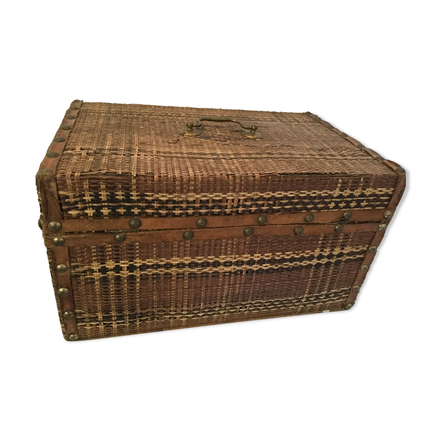 Braided wicker malle