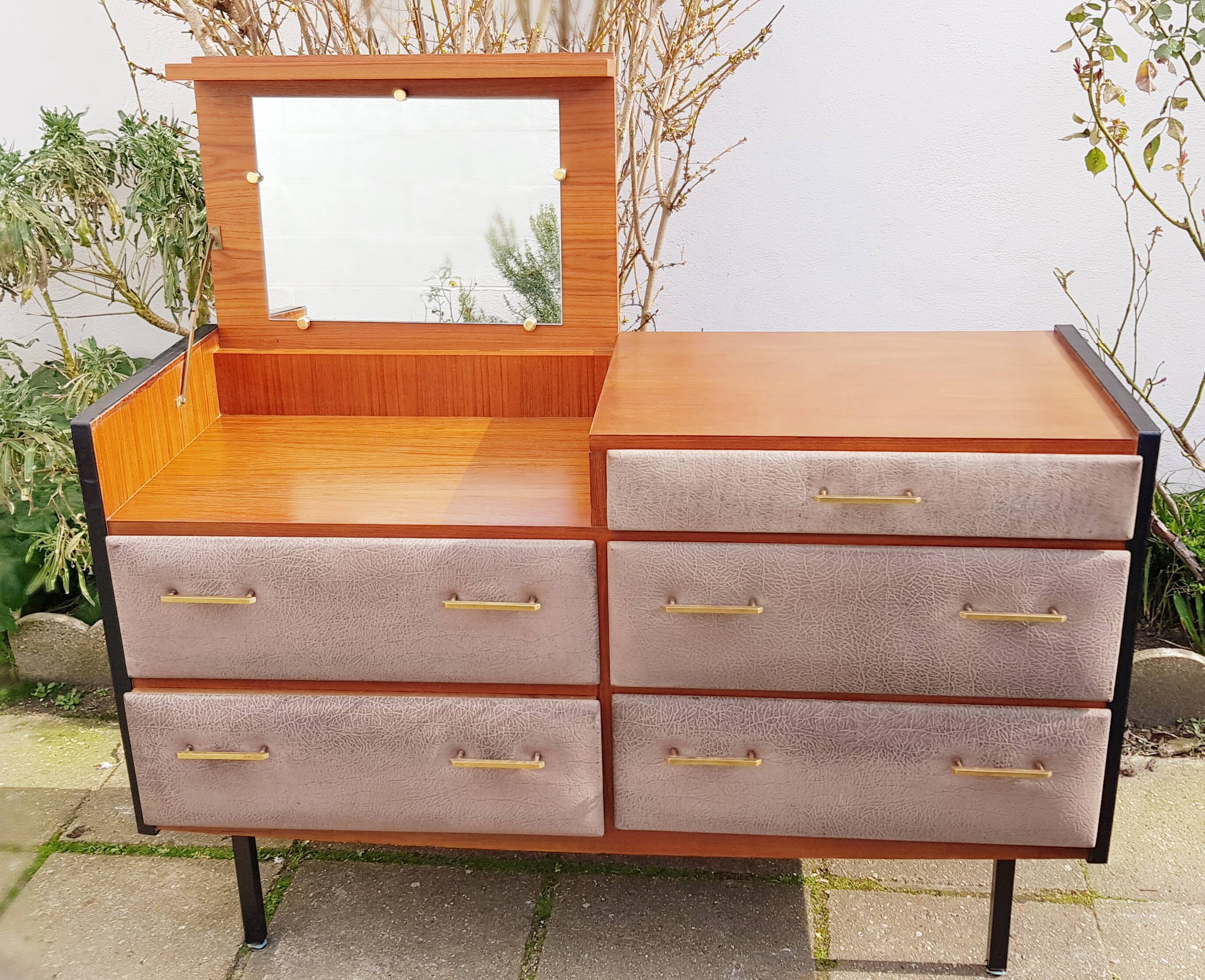 Dressing table