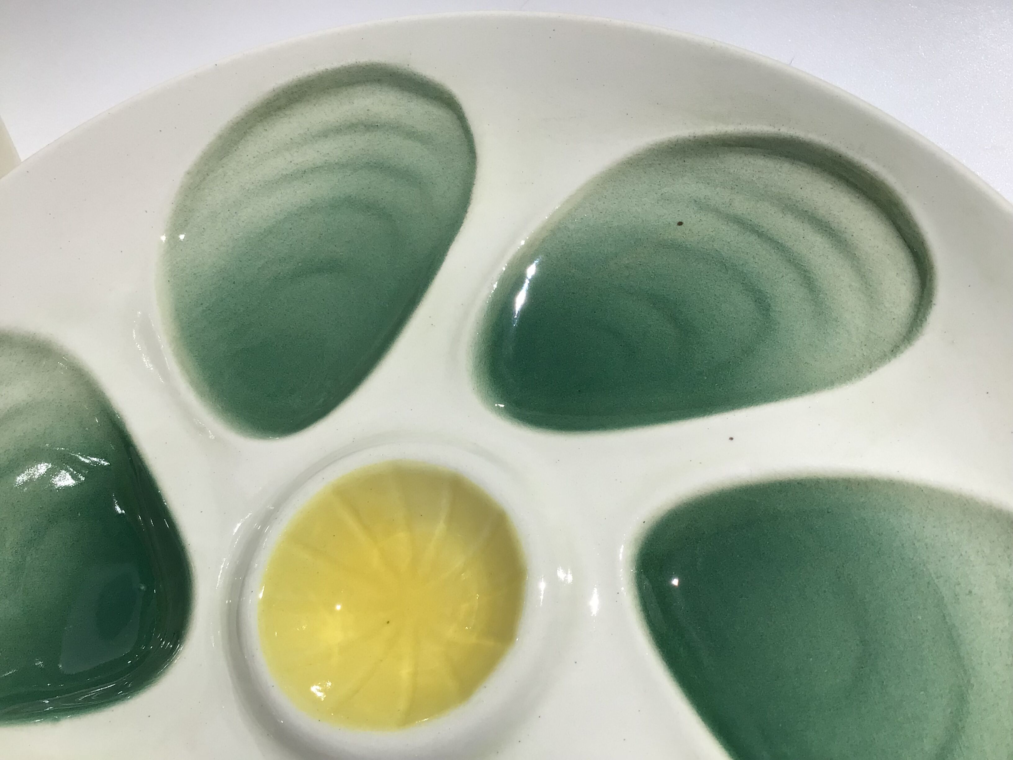 6 oyster plates Salins green earthenware cream