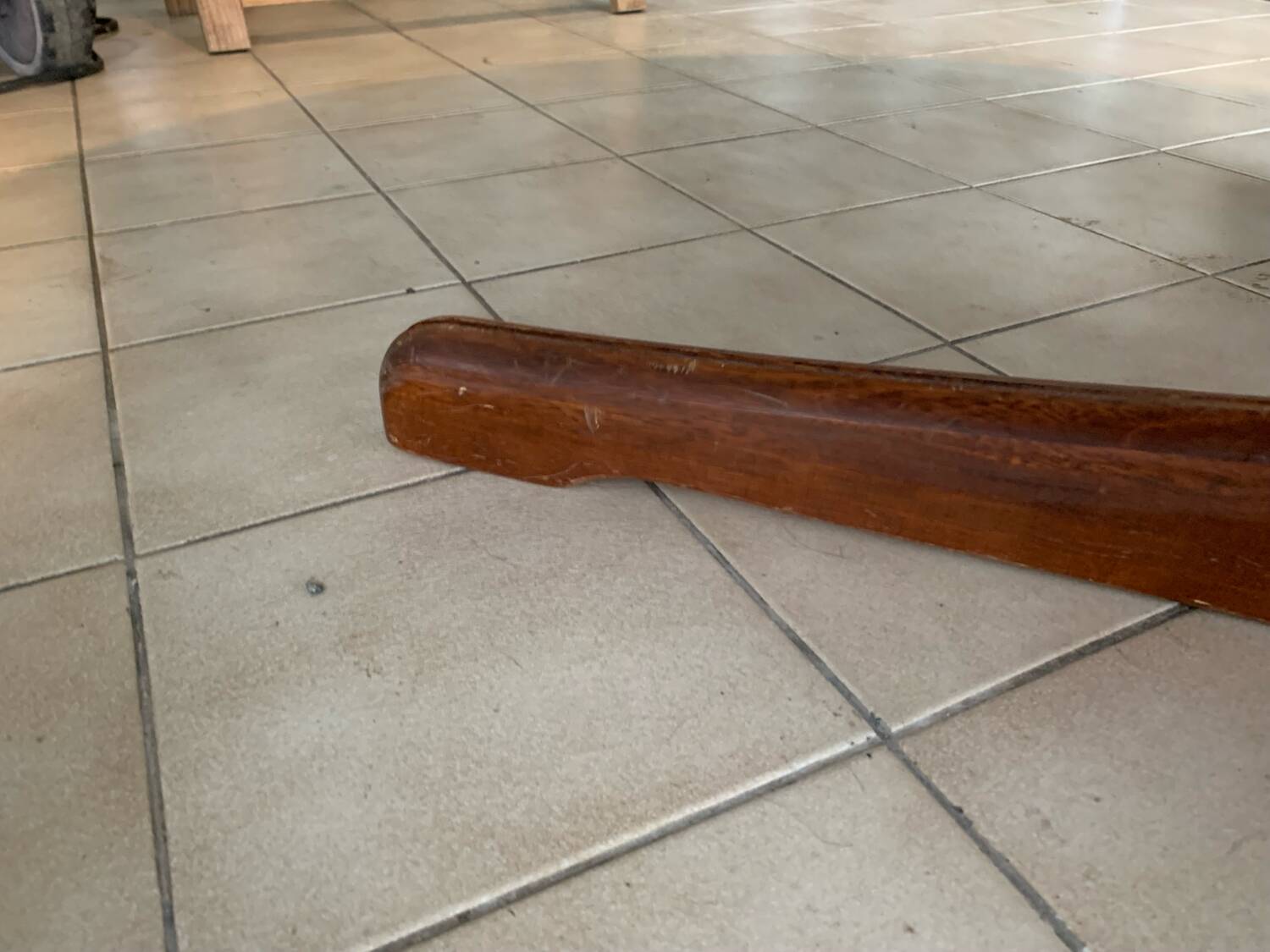 Baumann oval table with extensions