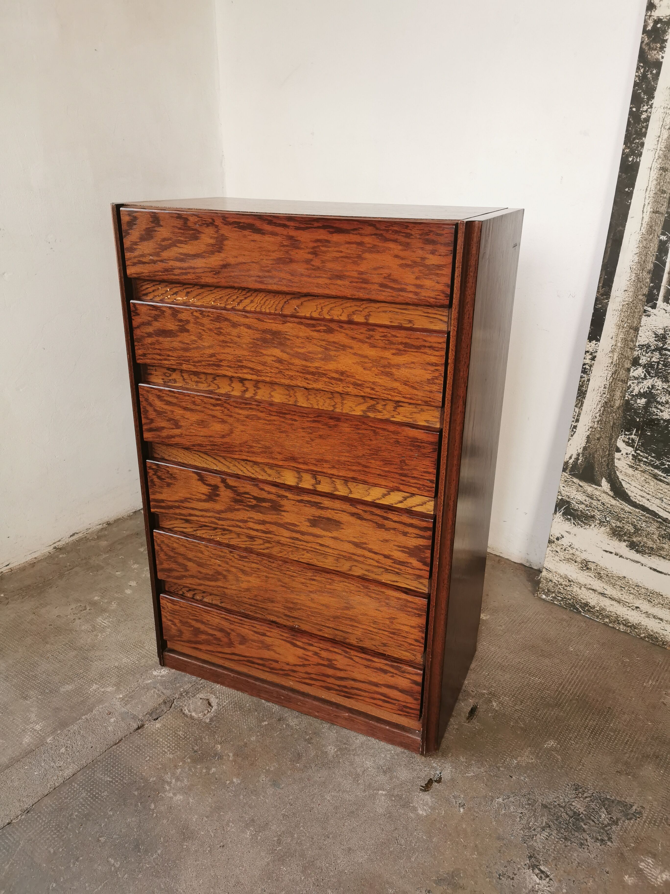 Weekly chest of drawers